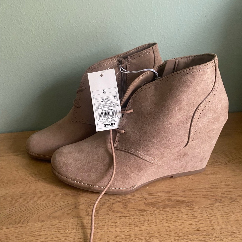 Universal Thread Women's Wedge Booties - Light Brown size 9.5